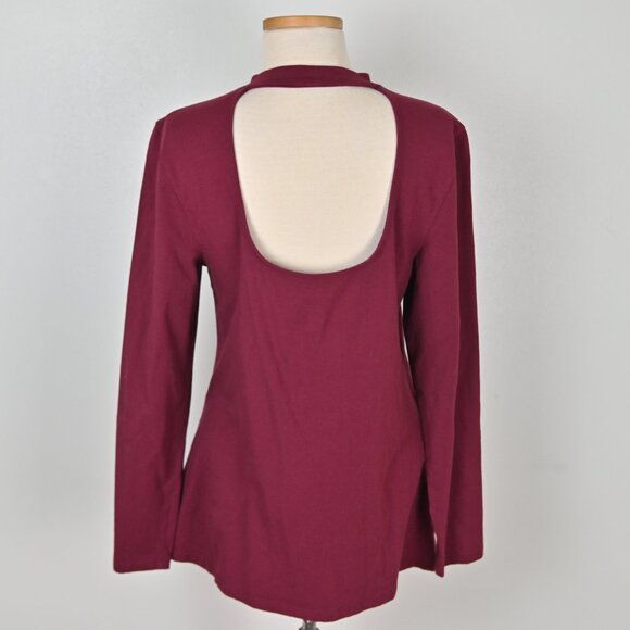 Torrid 90s Retro Foxy Keyhole Open Back Mock Neck Stretch Burgundy Shirt Sz 2 - Picture 3 of 16